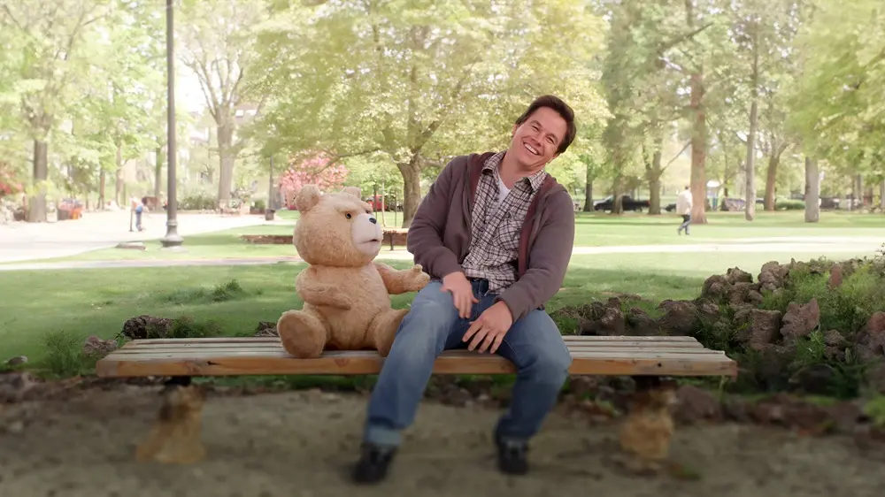 Ted 1 y 2 (16 de marzo). John Bennett quiere casarse, pero hay un problema: Ted, un osito de peluche desenfrenado y boc&oacute;n que lo acompa&ntilde;a desde la infancia. Est&aacute; vivo, s&iacute;.