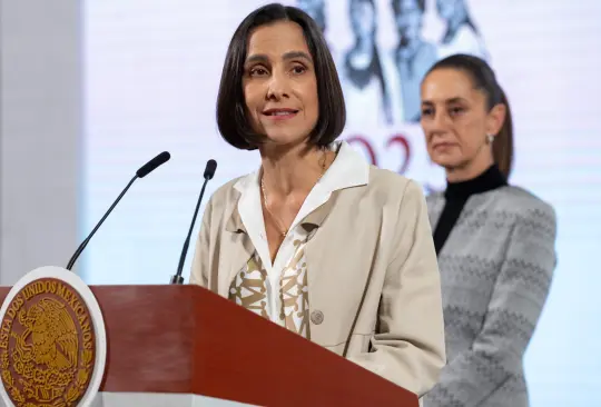 Celebra Luz Elena González Escobar precio topado de la gasolina.