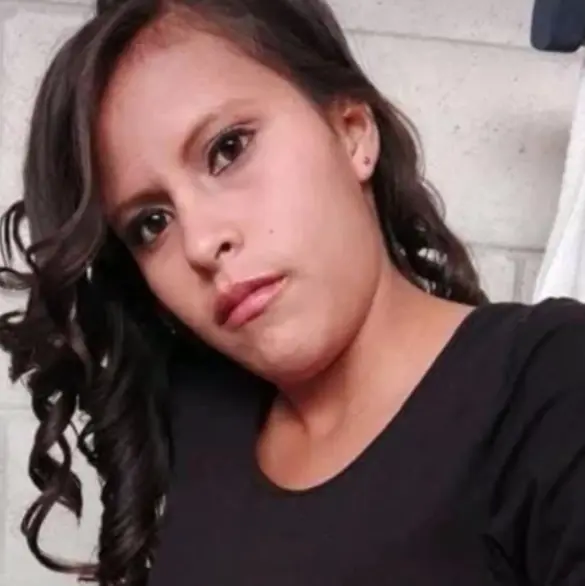 Mayra desapareció al salir del trabajo; fue encontrada muerta frente a una escuela 