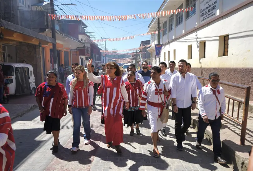 Eduardo Ram&iacute;rez celebra nuevas autoridades en Oxchuc