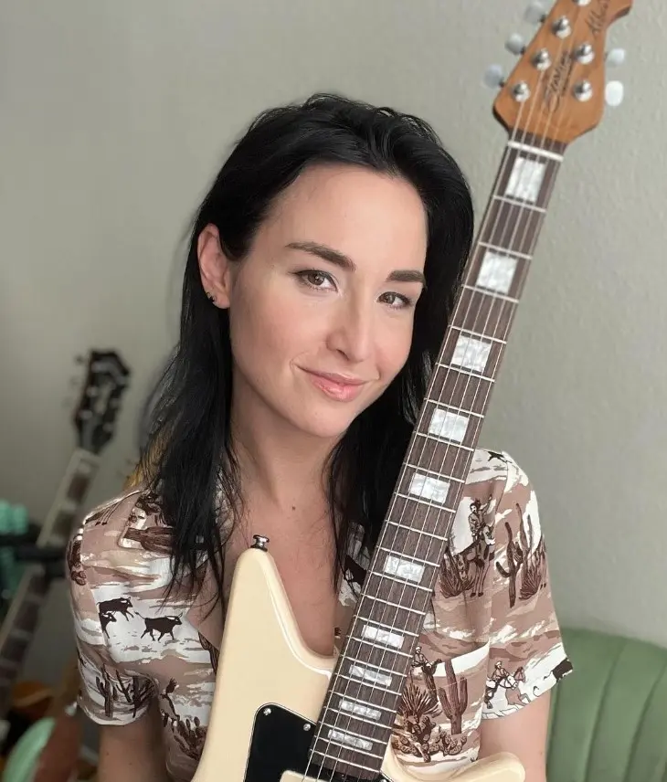 Su rol principal en 'Warehouse 13' le permitió consolidar su carrera en el género de la ciencia ficción.