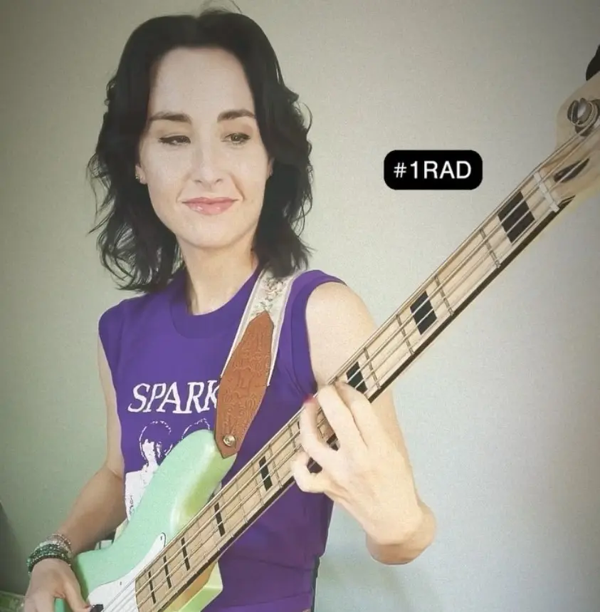 Mientras grababa 'Warehouse 13', decidió estudiar música para ampliar sus horizontes artísticos.