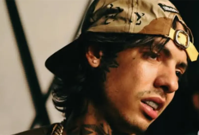 Natanael Cano menciona a "El Mencho" en pleno concierto y desata pol&eacute;mica