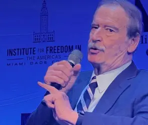 Fox critica a Sheinbaum por mitin en el Z&oacute;calo tras aranceles de Trump: "No es una pelea de callej&oacute;n"