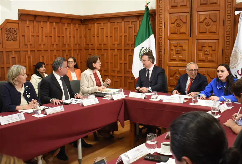 As&iacute; fue la reuni&oacute;n de Altagracia G&oacute;mez Sierra con el sector Salud.