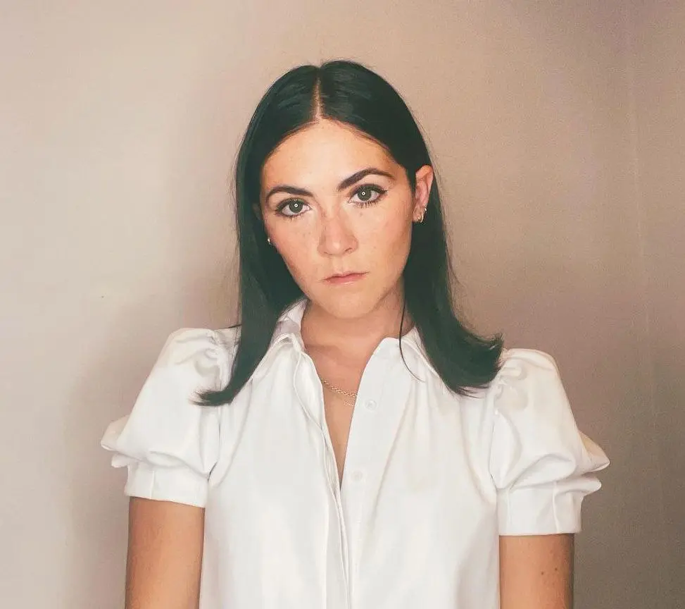 Mantiene un vínculo cercano con sus seguidores en Instagram, donde tiene más de 530 mil seguidores.