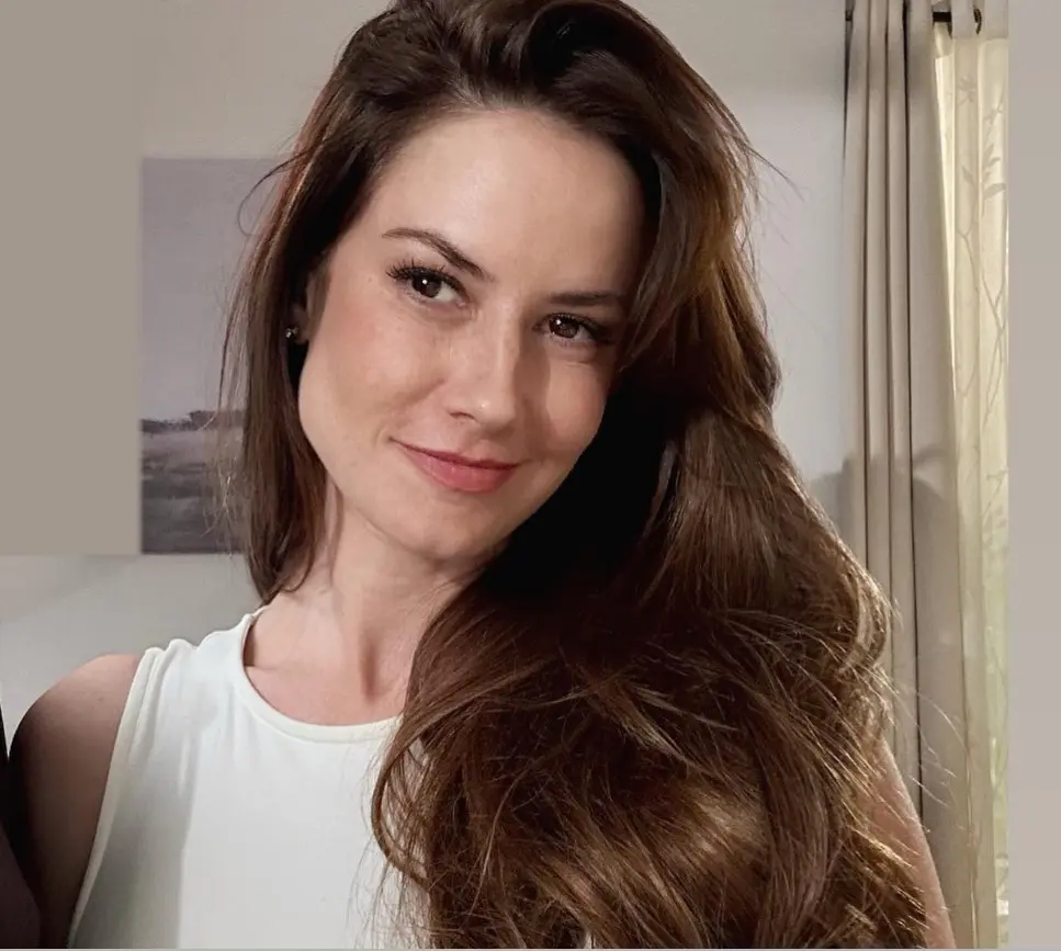 Ahora tiene 38 años y está casada con el empresario Frédéric García. Ha trabajado en otras telenovelas como 'Corazón guerrero' y 'Juego de mentiras'.