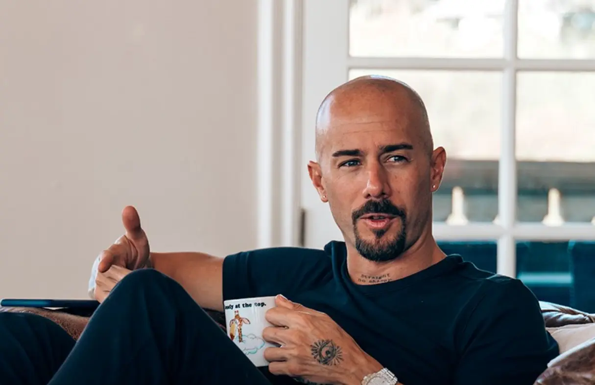 Actualmente tiene 45 años. Dejó la actuación y ahora trabaja como coach de vida.