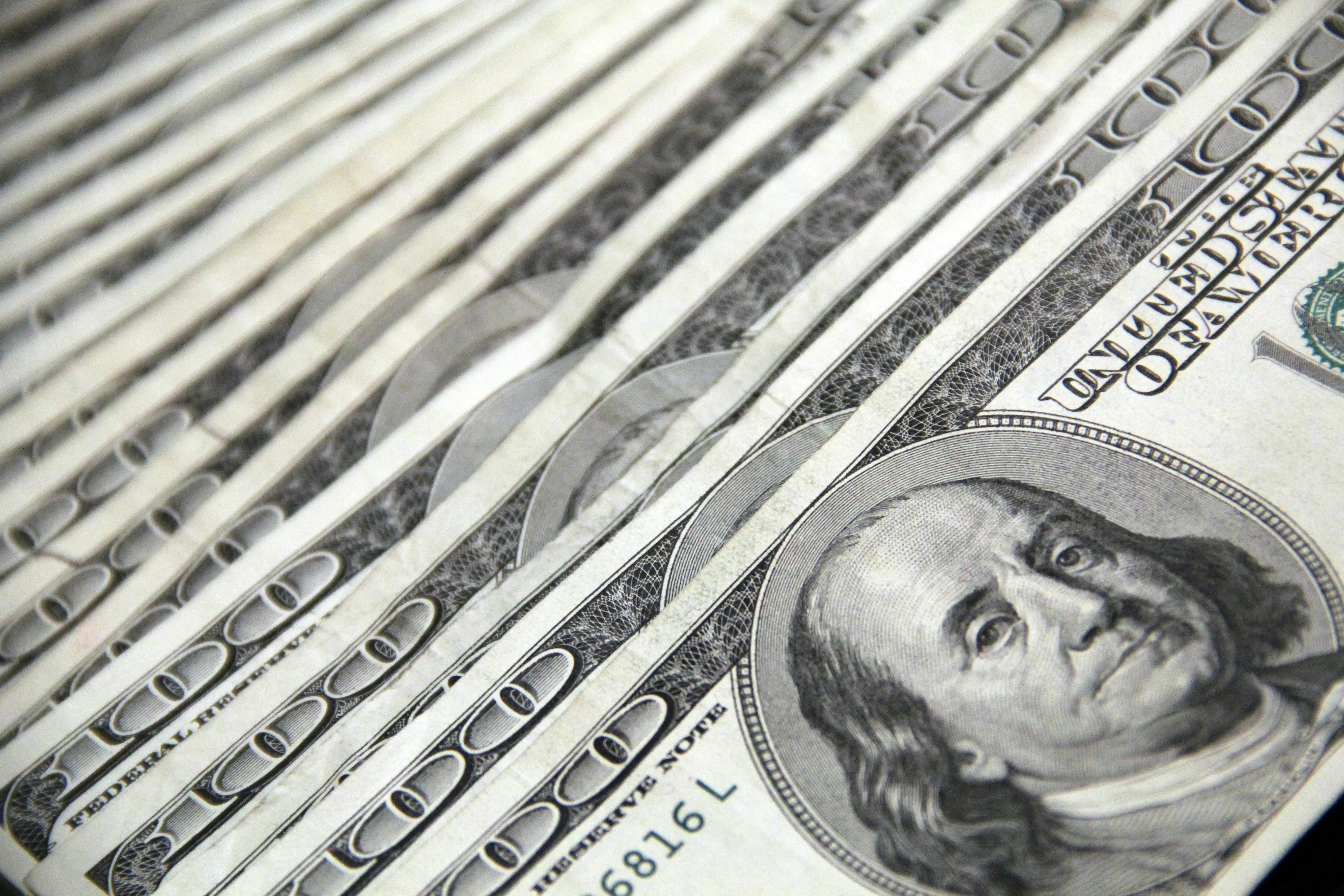 El dólar marcó su nivel más bajo desde agosto del año pasado, es decir, en más de 10 meses. Especial.