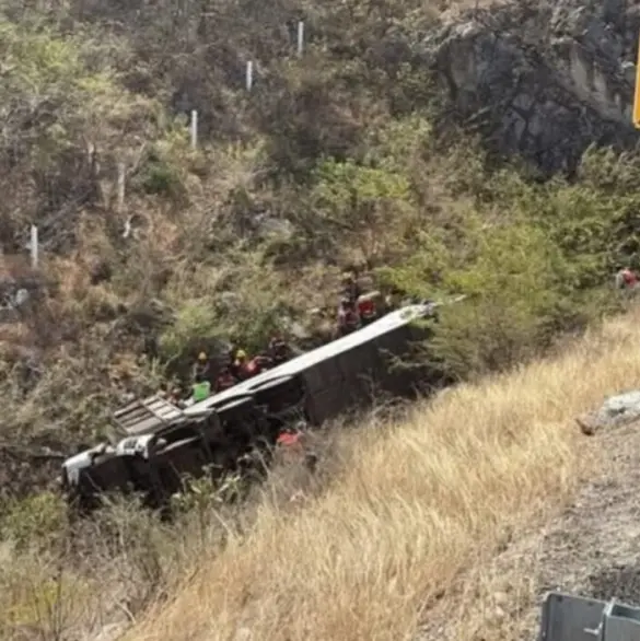 Vuelca camión con simpatizantes de Morena en la autopista Mitla-Tehuantepec; mueren 18 personas 