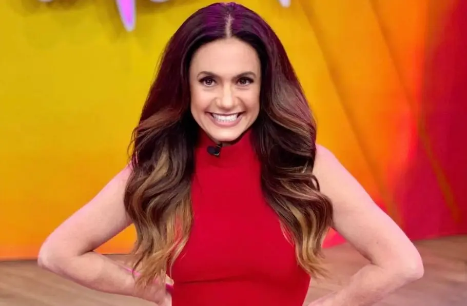 Actualmente, trabaja en Telemundo como conductora y goza de gran popularidad en redes sociales.