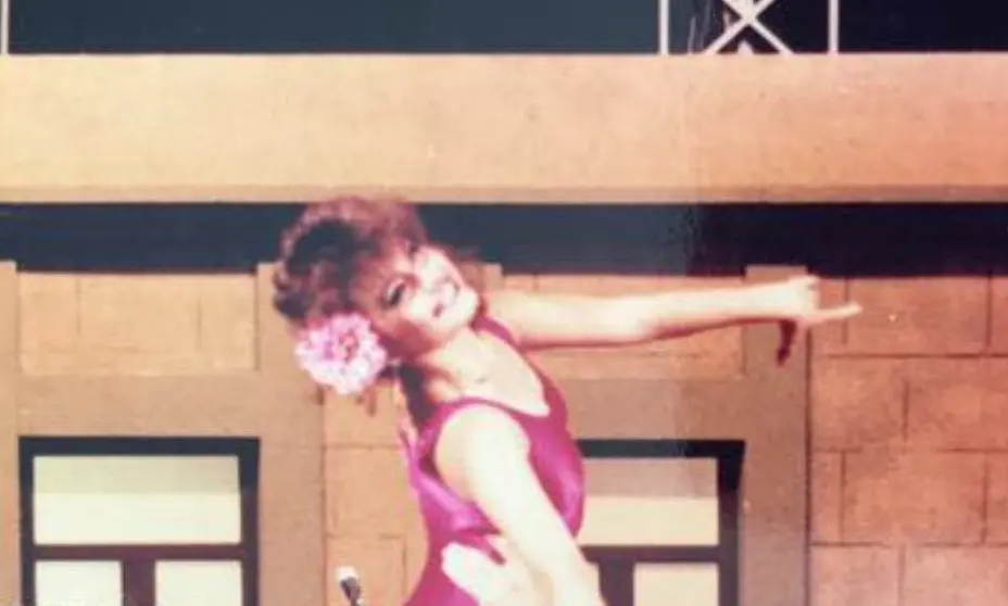 Desde los 14 a&ntilde;os, se uni&oacute; al ballet y comenz&oacute; a recorrer el mundo, adquiriendo experiencia en los escenarios.