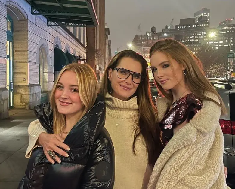 En 2023, lanz&oacute; el documental Brooke Shields: La mujer m&aacute;s bella, donde habla sobre su vida y carrera.