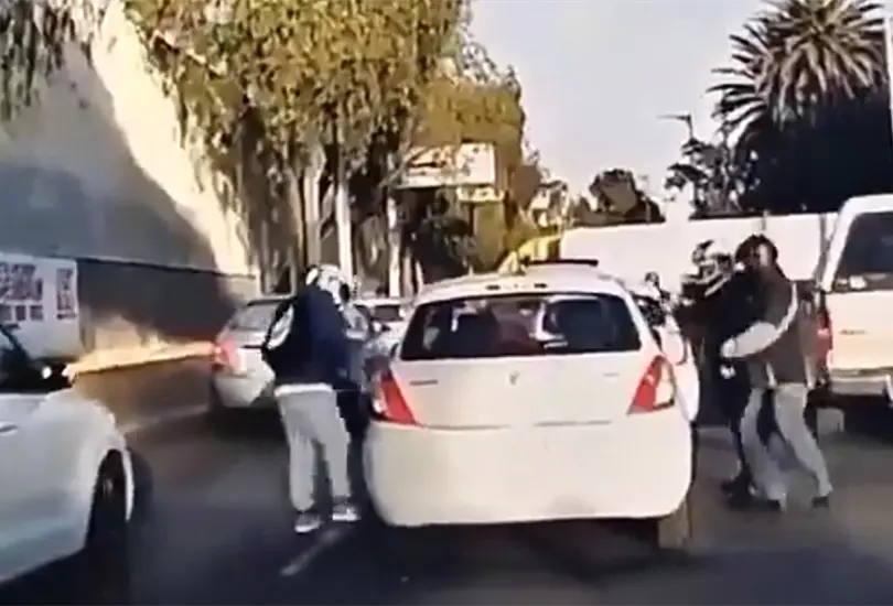 Captan violento asalto a conductora frente al Balneario Ol&iacute;mpico en Agr&iacute;cola Pantitl&aacute;n