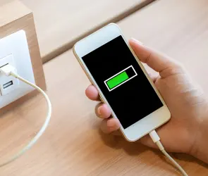 Juice jacking: ¿por qué no debes cargar tu celular en lugares públicos?