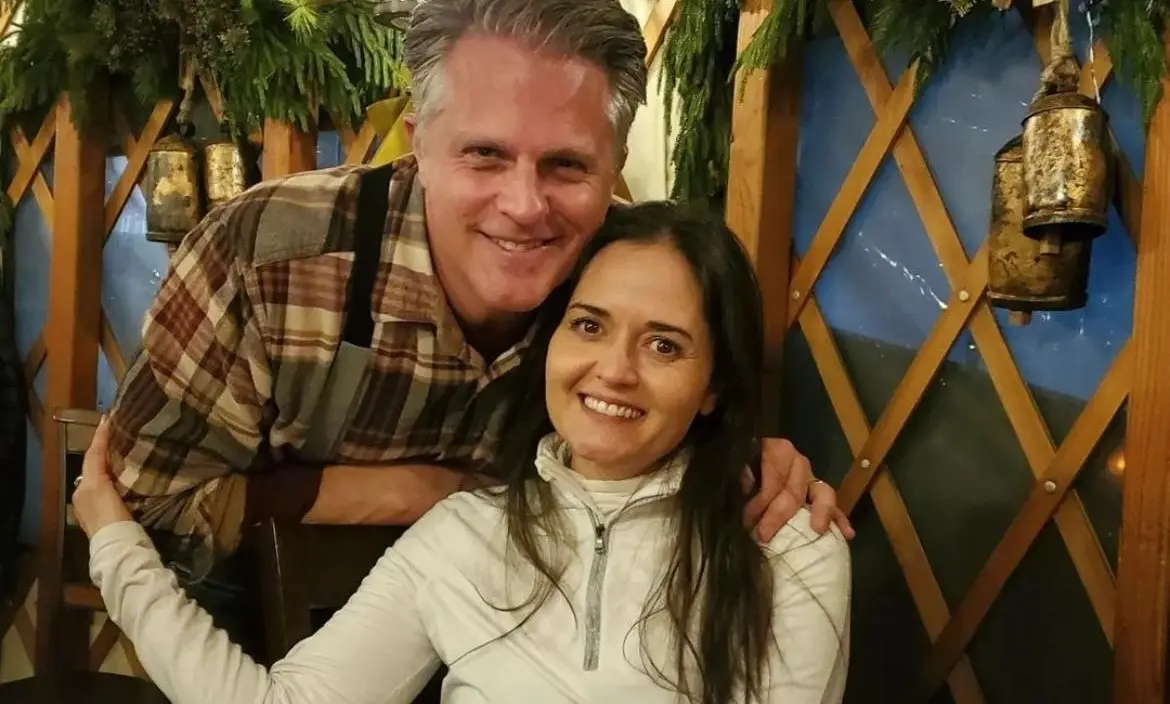 En 2014, contrajo matrimonio con Scott Sveslosky.