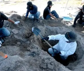 "Sé que aquí estará": familias buscan a sus desaparecidos en Teuchitlán