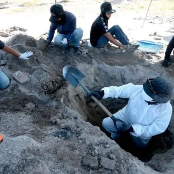 "Sé que aquí estará": familias buscan a sus desaparecidos en Teuchitlán