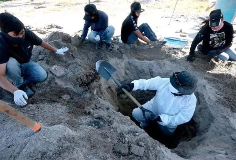 "S&eacute; que aqu&iacute; estar&aacute;": familias buscan a sus desaparecidos en Teuchitl&aacute;n