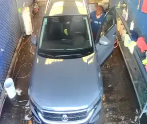 Empleado de autolavado roba camioneta en su primer día de trabajo en Puebla
