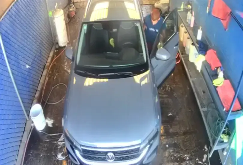 Empleado de autolavado roba camioneta en su primer d&iacute;a de trabajo