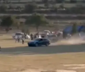 Indignación en Puebla: aficionado intenta atropellar a jugadores de partido de fútbol