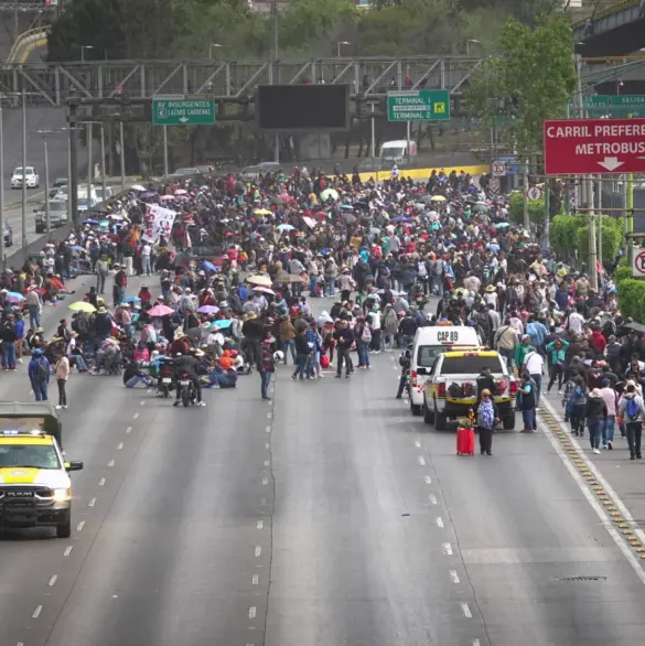 Protestas de la CNTE colapsan accesos al AICM