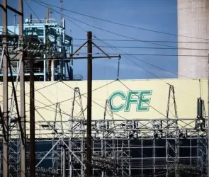 CFE sustituye transformadores y repara red eléctrica en Tabasco