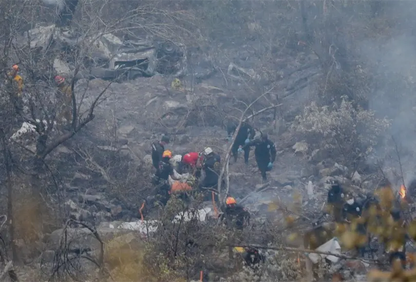 Camioneta cae a barranco en Nuevo Le&oacute;n.