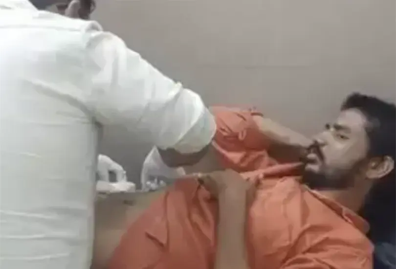 Ten&iacute;a un dolor persistente en el abdomen.