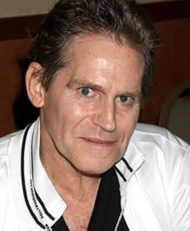 Falleci&oacute; el 27 de mayo de 2011 a la edad de 60 a&ntilde;os. Estuvo casado con Rona, la hermana de Olivia Newton-John, y tuvieron un hijo, pero en 1985 se divorciaron.