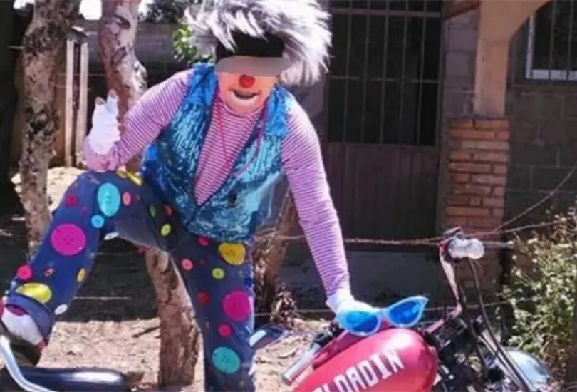 La madre del payaso exige justicia por el linchamiento de su hijo en Oaxaca. 