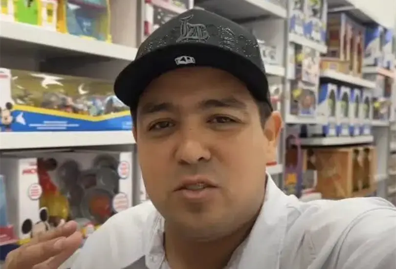 Gail Castro quedó tendido en la entrada del restaurante. Gail Castro quedó tendido en la entrada del restaurante.