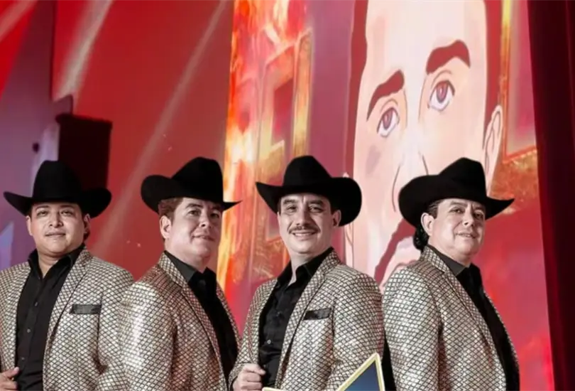 La agrupaci&oacute;n ofreci&oacute; un concierto en Zapopan donde proyect&oacute; im&aacute;genes del l&iacute;der criminal. 