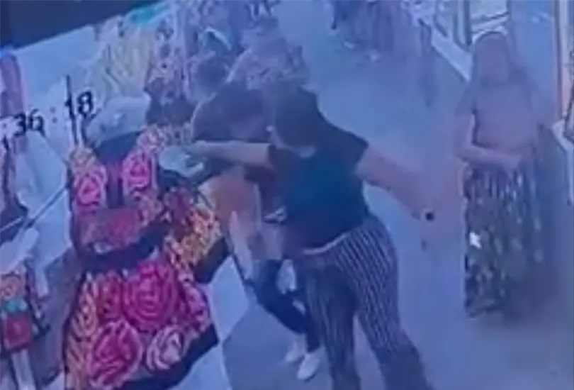 Todo sucedi&oacute; por una presunta deuda.