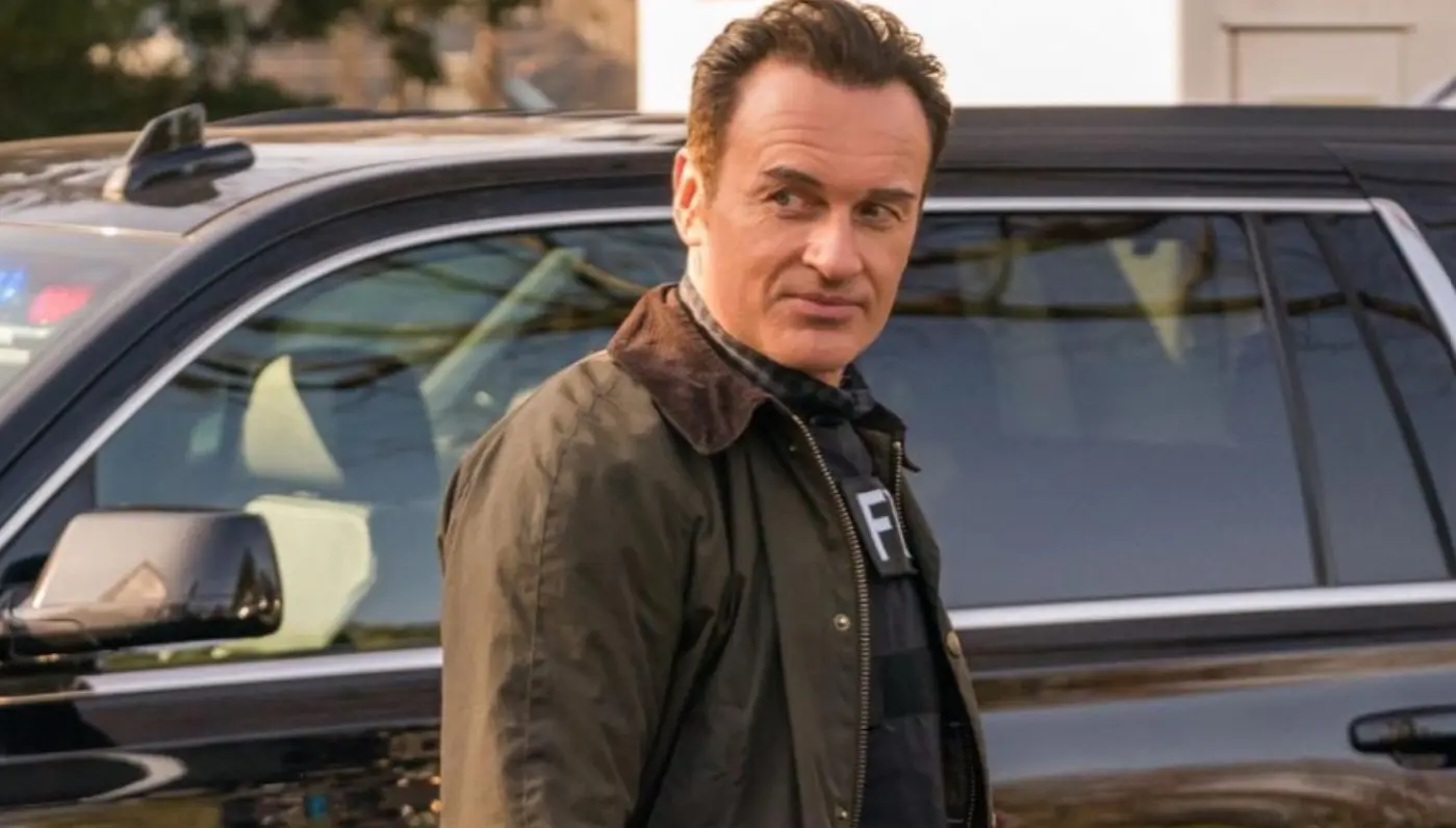 Ahora tiene 56 años, está casado con Kelly Paniagua y ha participado en series como Nip/Tuck y FBI: Los más buscados.