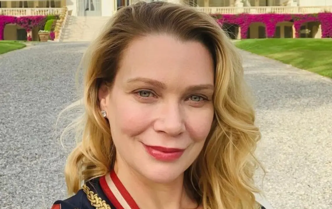 Ahora tiene 55 años y ha participado en series como The Boys y Proven Innocent.