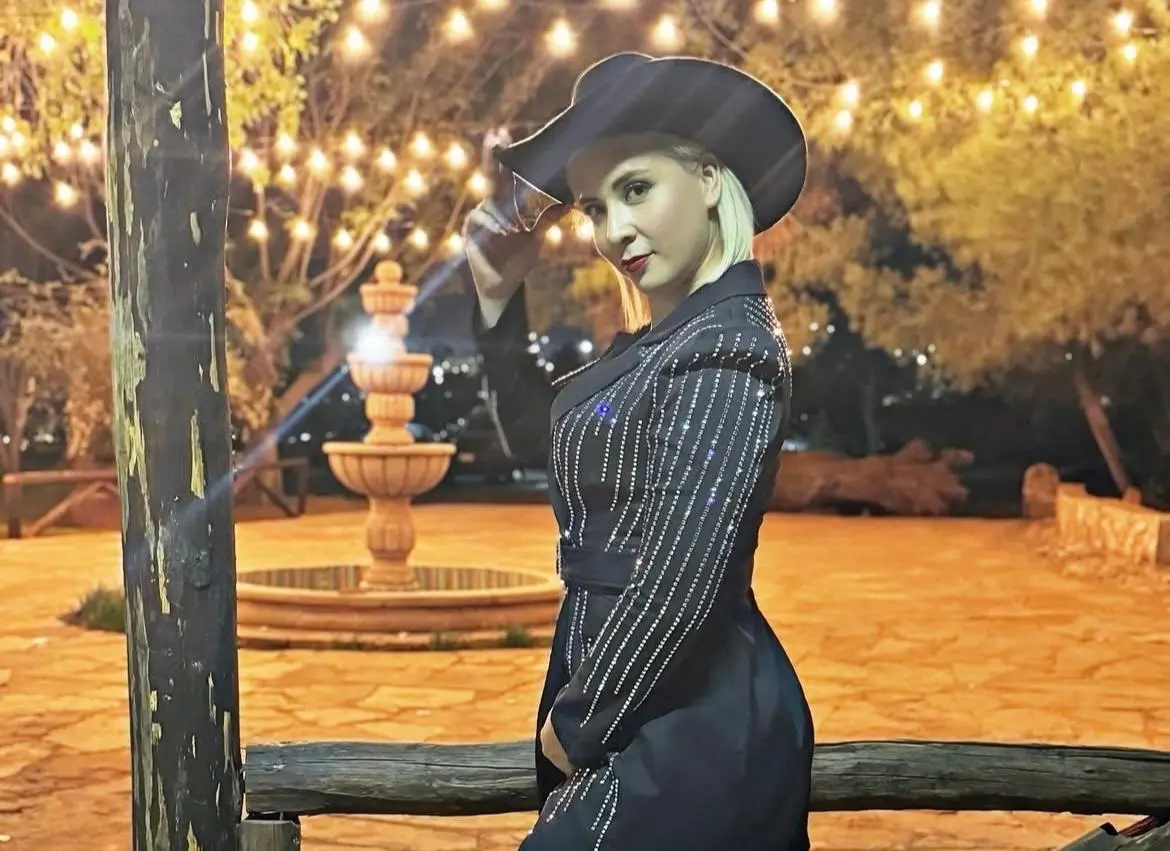 En redes sociales, suele compartir sus progresos en el gimnasio.