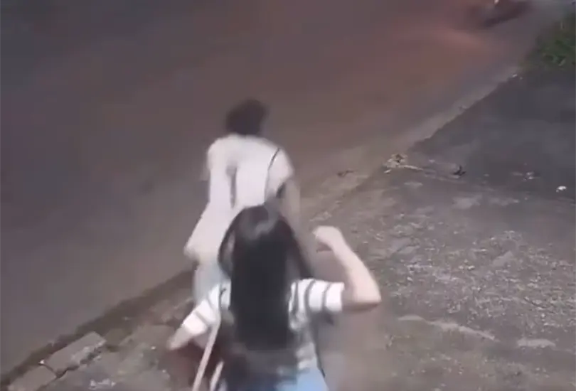 La joven hizo que los ladrones salieran huyendo.