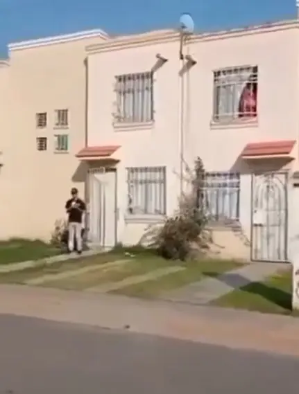 Personas ingresan a los predios y los invaden sin previo aviso. Captura de pantalla.