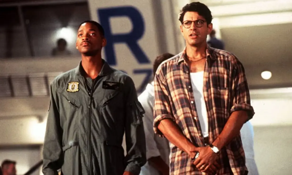 'Día de la independencia' fue una popular película de ciencia ficción de 1996. La trama se desarrolla en la víspera del 4 de julio cuando una nave alienígena llega a la Tierra. Aunque el Gobierno cree que pueden venir en son de paz, pronto comienzan a atacar puntos estratégicos. ¿Qué fue del elenco tras 29 años del estreno?