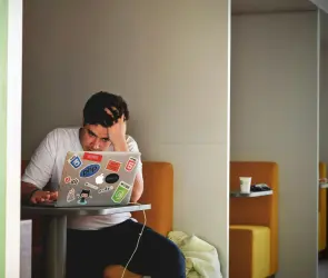 STPS alerta sobre fraudes en redes: falsos empleos y cursos usan su imagen