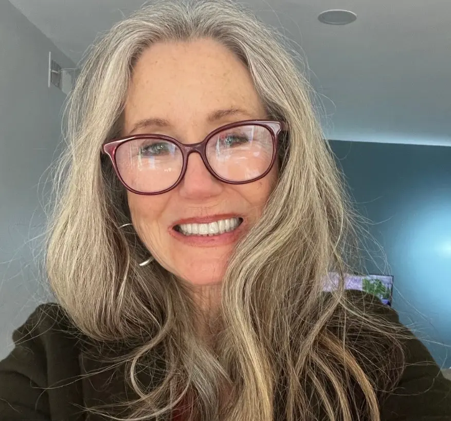 Ahora tiene 72 años y tiene dos hijos. Participó en la miniserie de Netflix 'The Fall of the House of Usher'.