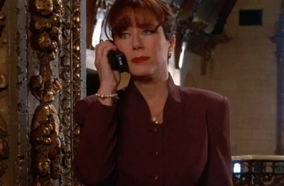 Mary McDonnell interpretó a Marilyn Whitmore, la primera dama