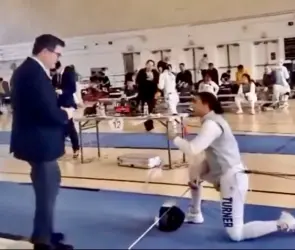 Atleta rechaza enfrentar a rival transgénero en competencia de esgrima: "Esto es un hombre"