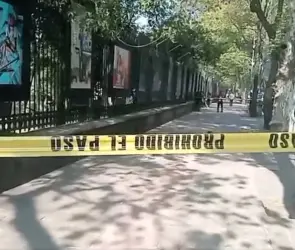 Hombre muere en banqueta de Paseo de la Reforma, frente a Museo de Antropología