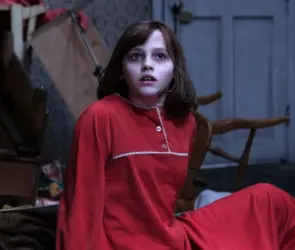 Así luce la niña que hizo a Janet Hodgson en El Conjuro 2