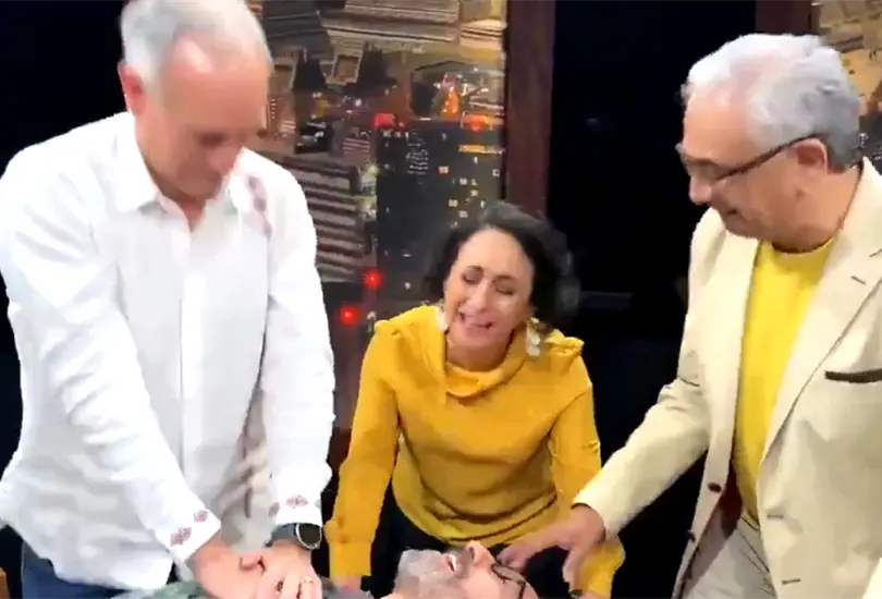 Gatell reaparece en sketch c&oacute;mico y reabre heridas de la pandemia