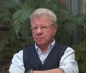 Le ponen Disney a Alazraki para que no gane ni un peso en YouTube: Sabotaje mágico del vecino