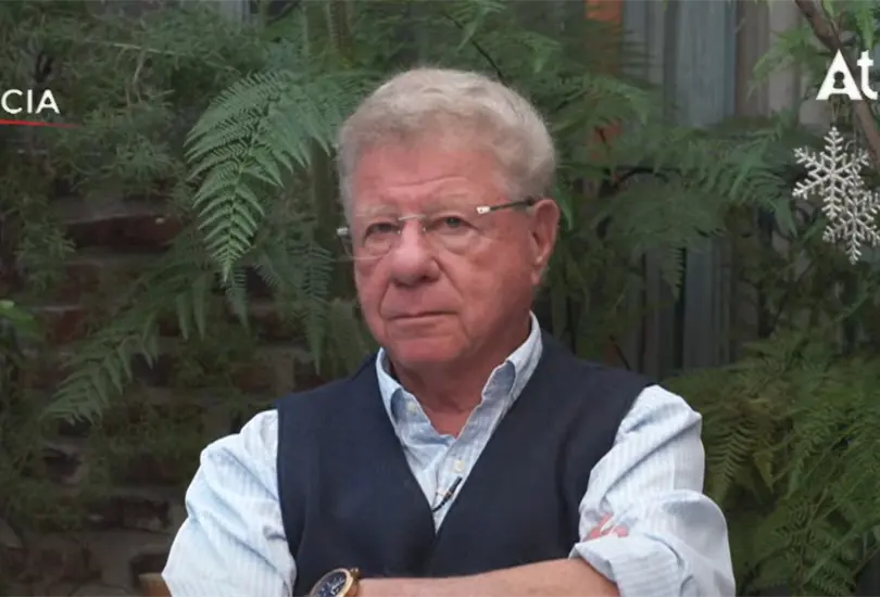 Carlos Alazraki se enojó con su vecino. Carlos Alazraki se enojó con su vecino.